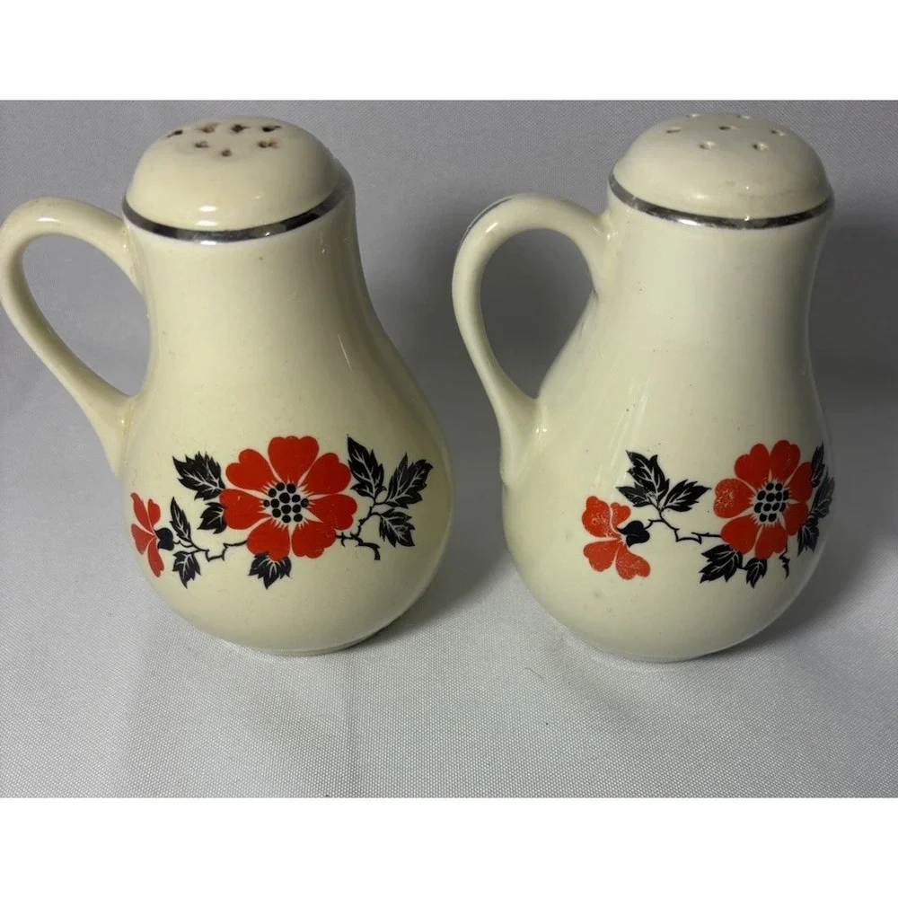 Vintage Hall Kitchenware‎ Orange Poppy Handled Salt & Pepper Shakers